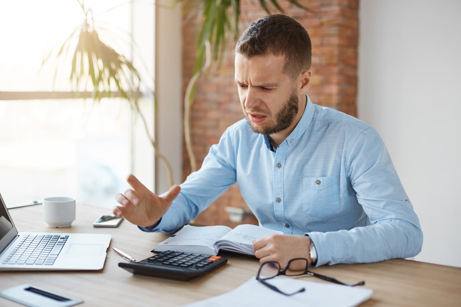 accountant-having-trouble-in-work.jpg